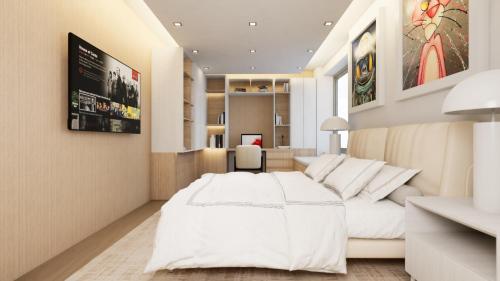 a bedroom with a large white bed in a room at Residence L´ Heritage Tennyson by BlueBay in Mexico City