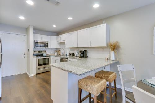 Walk to Folly Field Beach: Coastal Home w/ Grill photo 6