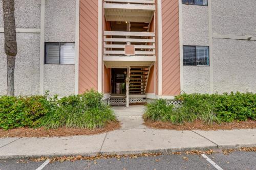 Walk to Folly Field Beach: Coastal Home w/ Grill photo 27