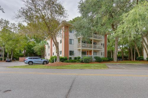 Walk to Folly Field Beach: Coastal Home w/ Grill photo 8