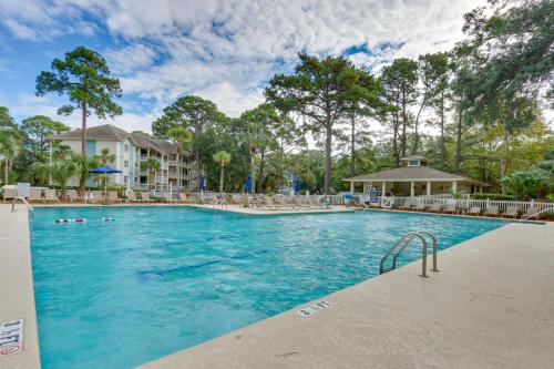 Walk to Folly Field Beach: Coastal Home w/ Grill photo 10