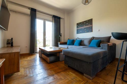 The Acropolis Hideaway 2-BDR APT next to Metro
