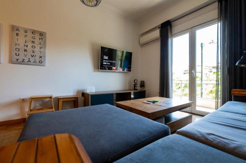The Acropolis Hideaway 2-BDR APT next to Metro