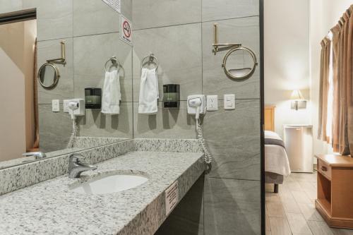 a bathroom with a sink and a mirror at Hotel Boutique de Firma in Monterrey