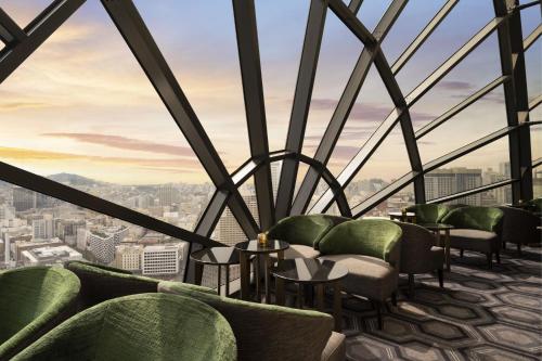 a room with chairs and tables and a view of a city at San Francisco Marriott Marquis Union Square in San Francisco