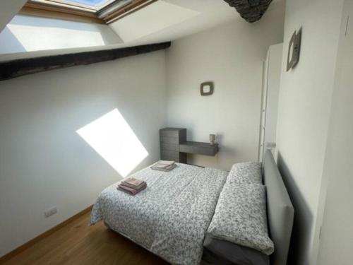 トリノにあるAi piedi della Moleのベッドルーム(ベッド1台、天窓付)