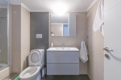 Kesariani's Family Luxury 2 bedrooms near center 50m busstop,300m busstop Acropolis