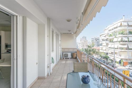 Kesariani's Family Luxury 2 bedrooms near center 50m busstop,300m busstop Acropolis