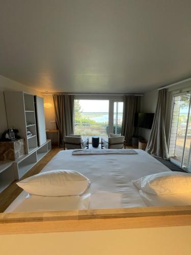 Postel nebo postele na pokoji v ubytování Hôtel - Spa Les Corderies
