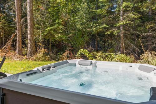 Gallery image of Wildwood Cabin at Suncadia- Hot Tub, Firepit, BBQ, Gourmet Kitchen, Fireplace, Smart TVs, Hi-speed Wi-Fi, Secluded in Cle Elum