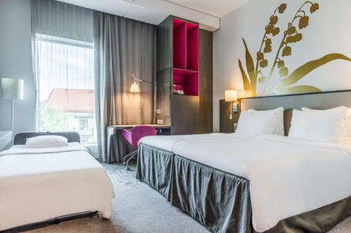 Rúm í herbergi á Radisson Blu Hotel Uppsala