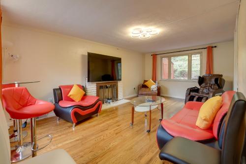 Photo de la galerie de l'établissement Cute Home with Patio about 7 Mi to Dtwn Pittsburgh, à Pittsburgh