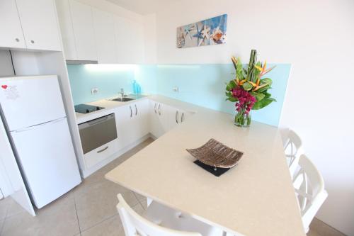 Dapur atau dapur kecil di Sandcastles Mooloolaba