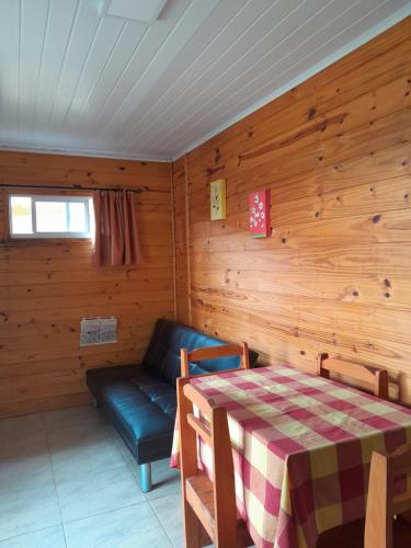 a room with a couch and a table in a cabin at Itsasoa in Barra del Chuy
