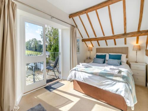 a bedroom with a bed and a balcony at Walkers Retreat - Uk45415 in Eaton Bishop