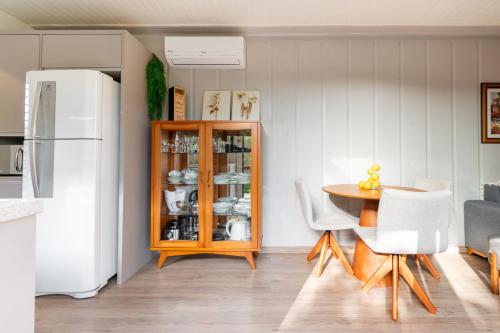 a kitchen and dining room with a table and a refrigerator at Container Perlage in Garibaldi