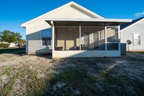 PALM COVE VACATION HOME- One level, Community pool, Pet Friendly photo 47