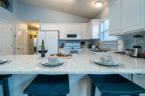 PALM COVE VACATION HOME- One level, Community pool, Pet Friendly photo 29