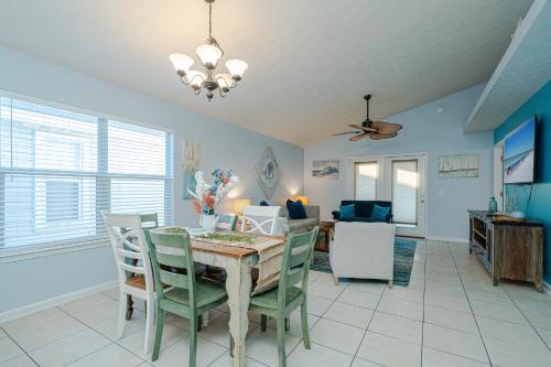 PALM COVE VACATION HOME- One level, Community pool, Pet Friendly photo 30