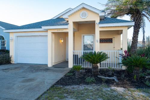 PALM COVE VACATION HOME- One level, Community pool, Pet Friendly photo 7