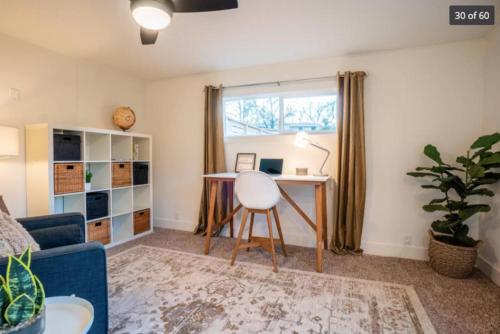 a living room with a desk and a chair at Newly renovated, modern and cosy one bedroom condo with full kitchen and lounge in Redding