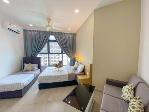 Ένα ή περισσότερα κρεβάτια σε δωμάτιο στο Atlantis Residences Melaka by M'cozy Management