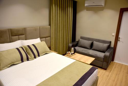Ένα ή περισσότερα κρεβάτια σε δωμάτιο στο Edwin Plus Hotel
