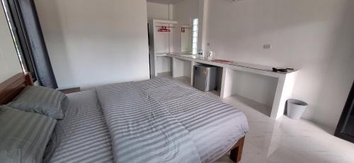 Un pat sau paturi într-o cameră la IBIZA BEACH Resort