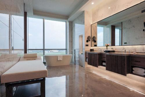Ett badrum på VM Hotel