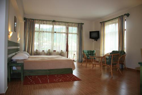 Giường trong phòng chung tại Хотел Стиляна/Hotel Stilyana