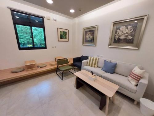 a living room with a couch and a table at Lakeforest B&B in Yuanshan