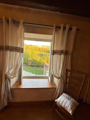 Ένα ή περισσότερα κρεβάτια σε δωμάτιο στο Le Grand Moulin