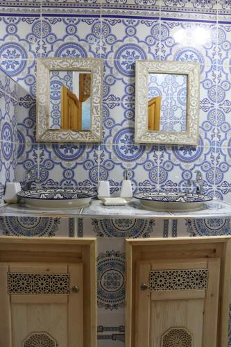 Ένα μπάνιο στο Riad Les Chtis D'Agadir