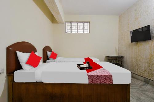 A bed or beds in a room at OYO Vibrant Inn