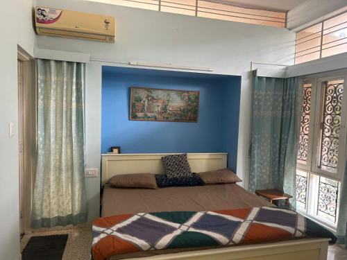 Tempat tidur dalam kamar di Sushrutha Special Room