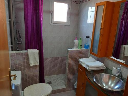 a bathroom with a sink and a shower at Villa Lendi in Rivas-Vaciamadrid