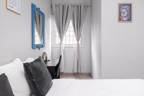 Katil atau katil-katil dalam bilik di Cape palm royal guest house