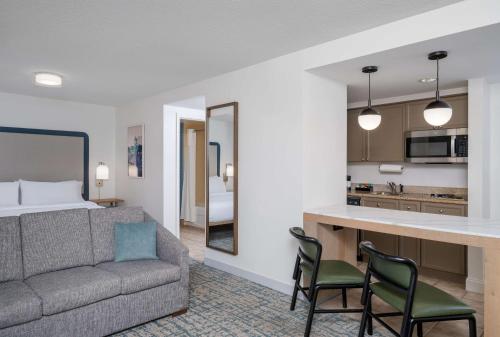 Kuchyň nebo kuchyňský kout v ubytování Homewood Suites by Hilton Montgomery