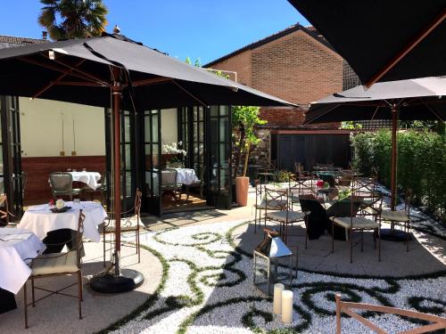 Ein Restaurant oder anderes Speiselokal in der Unterkunft Le Andrianelle 
