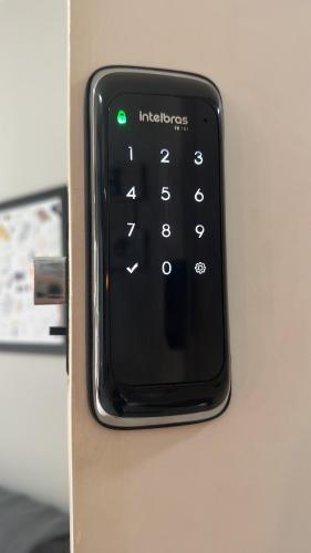 an ipod is attached to a refrigerator door at Flat B306 Village Aldeia das Águas in Barra do Piraí