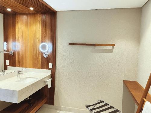 a bathroom with a sink and a mirror at ILE DE PIPA Jardim - By Almare Flats in Pipa