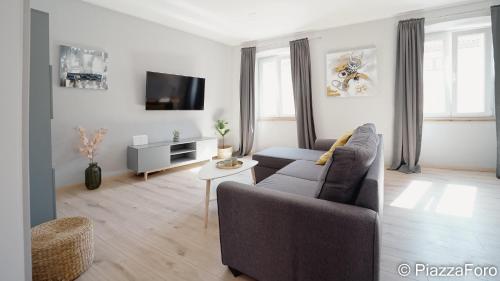 Piazza Foro with free parking