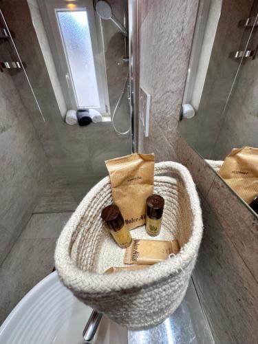 a bathroom with a sink with two cups and a mirror at Dolce vita al lago in Anguillara Sabazia