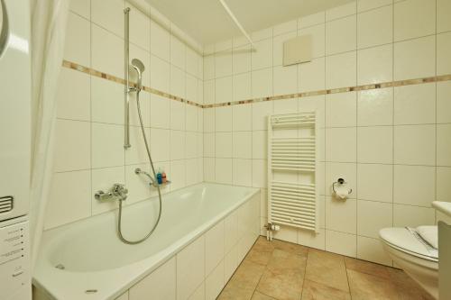 Bilik mandi di Apartment Silberhorn, outstanding view, spacious, family friendly