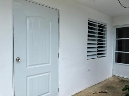 a white door in a room with a window at Gavidias Guest House in San Lorenzo