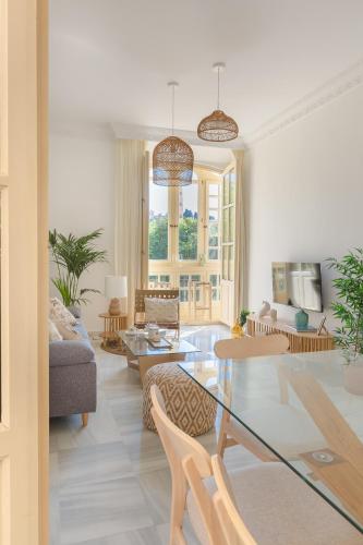 Balcón de Picasso: Bright apartment with incredible views