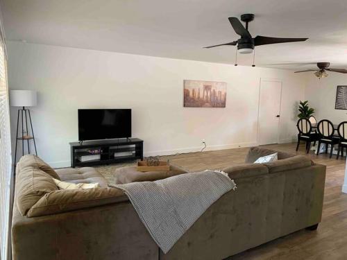 a living room with a couch and a flat screen tv at Emerald Lake House *Boat Parking with a View in Page