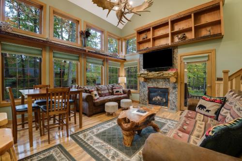 734 Disciples Village Condo – Photos 2