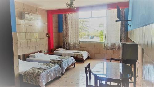 Ένα ή περισσότερα κρεβάτια σε δωμάτιο στο HOSTAL AKEMI