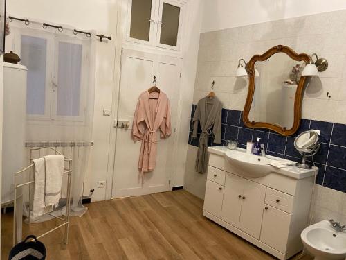 Kúpeľňa v ubytovaní Maison 1823 - Suites de charme à Garons